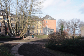 05.03.2015: Das Gebäude der Frauenklinik wurde seit 1862 stetig erweitert.