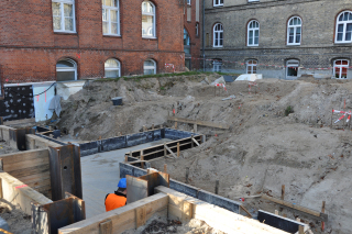 07.10.2015: Das Fundament für den Interimsbau der Frauenklinik entsteht.