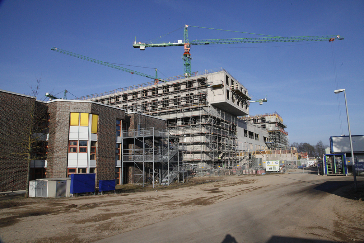 14.02.2017: Alt- und Neubau sind bereits miteinander verbunden